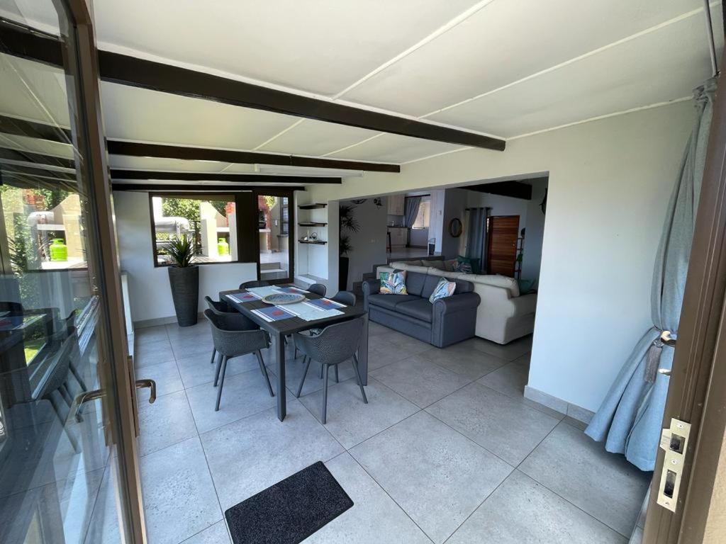 Billfish Apartments Баллито Экстерьер фото