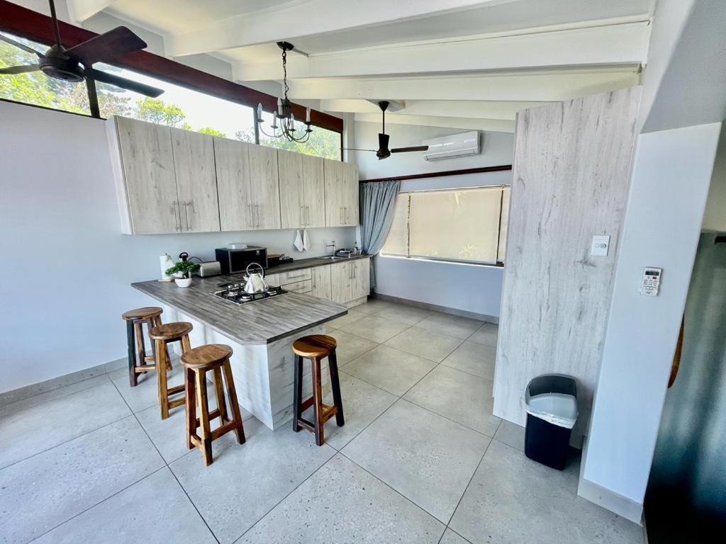 Billfish Apartments Баллито Экстерьер фото
